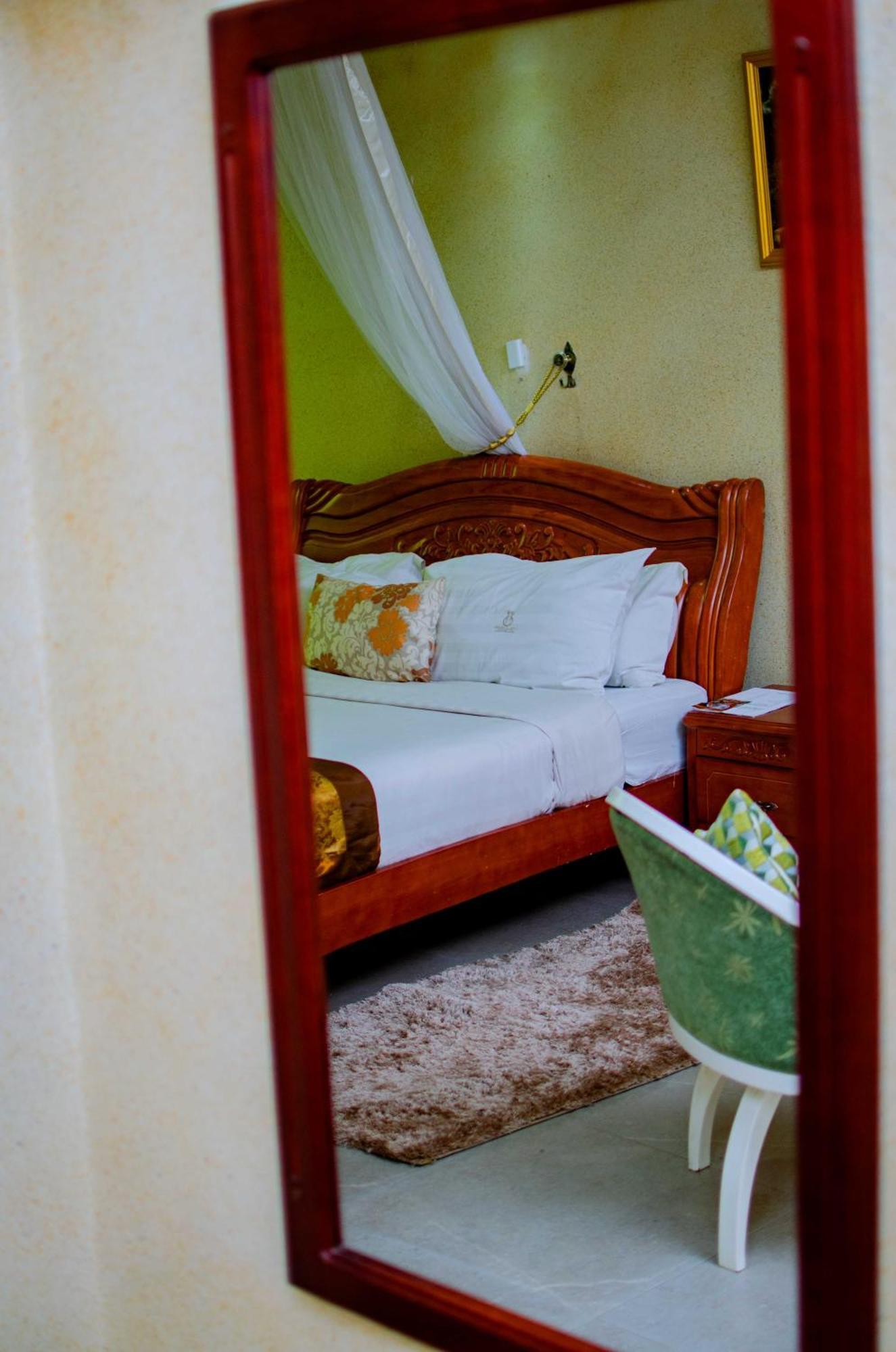 La Grande Hotel Kampala Eksteriør billede