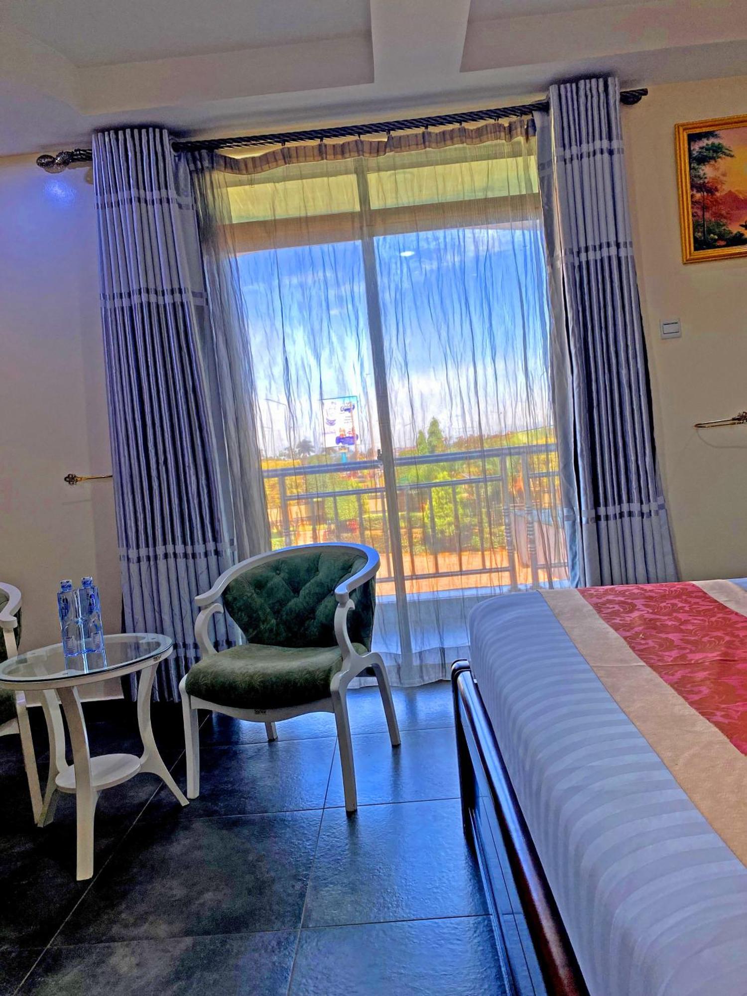 La Grande Hotel Kampala Eksteriør billede